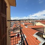 Charming Riviera Top-Floor Apartment Near The Beach