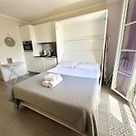 ApartHotel Riviera Nice Côte d\'Azur - Old Town - Studio AC - Sea View - 50m Promenade des Anglais- LA MAISON LINDA