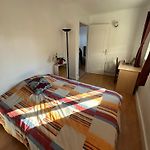 Cosy appartement en plein centre-ville dans un halo de verdure avec vue mer