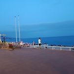 Harmonia Chambre Salle De Bain Toilettes Reserves Exclusivement Aux Voyageurs Dans 2 Pieces Atypique Original 40 M2 200 M Mer Plages Promenade Des Anglais