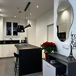 Chic Renovated Home - Nice Libération - Entire 2BR 2BA Apartment or Private Rooms with Private Bathrooms - AC&Garage on request