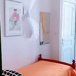 Guest Bedroom In Private Home, Quiet, Elegant, 10 Mins To Beach, 1 Triple And 1 Double Bedrooms