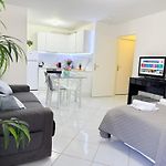Central Place Close To The Beach Ac Air , Wi Fi, Parking