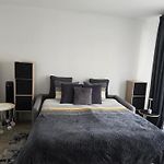 Lovely 1 Bedroom Vacation Home With Free Parking.