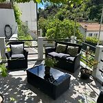 Studio climatisé avec terrasse ombragée dans maison au calme et dans la verdure