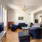 Bright Air-Conditioned Flat In The City Centre