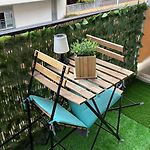 Studio Lumineux Avec Balcon A Nice