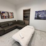 Bright, Central & Stylish 3 Min Walk To The Sea