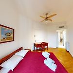 Bright Air-Conditioned Flat In The City Centre