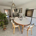 Beautiful 2 Bedroom Apartment Port - 5 Min To Beaches