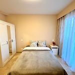 Appartement moderne 3 pièces climatisé avec balcon, plage à 2 min