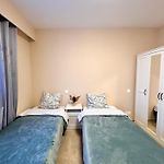 Appartement moderne 3 pièces climatisé avec balcon, plage à 2 min