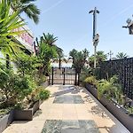 Nestor&Jeeves - Square Promenade - Central - Close Sea