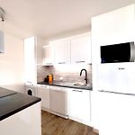 Peaceful Apartment In Nice With Terrace, Parking
