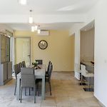 Villa Marie -Pool - Garden-Close To Beach -Parking