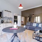 Ultra Central 2 Bdr - Ac & Balcony