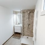 Aya - Renovated Air-Conditioned Duplex With Garden