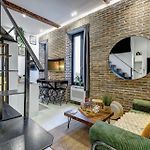 Chic Industrial Loft Quiet Garibaldi Ac Balcony