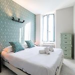 Massena Street - Quiet 2 Bdr & Balcony