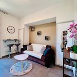Studio Renove Et Meuble Le Coeur De Nice A Vos Pieds