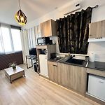 Studio romantique avec jacuzzi privé - aperçu mer - terrasse - parking gratuit
