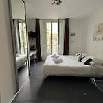 Studio central avec balcon- Plage - Tram - Aéroport