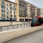 Studio central avec balcon- Plage - Tram - Aéroport