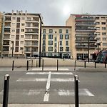 Studio central avec balcon- Plage - Tram - Aéroport