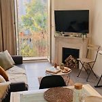 Charming Central Apartment For 6