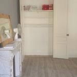 très grande chambre climatisée plein centre Nice avec balcon