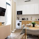 Wehost D2 - Smart & Chic Loft, 3 Mins To Beaches