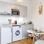 Charming City Center Studio 402