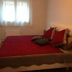 Spacious 2 Bedroom 1 Block From Beaches - And The Tram