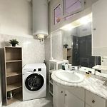 Beautiful Spacious Air Conditioned Apartment - Center