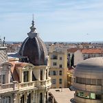 Appartement 2 Pieces En Etage Eleve, Centre-Ville Au Calme, Petite Vue Mer
