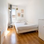 Appartement 2 Pieces En Etage Eleve, Centre-Ville Au Calme, Petite Vue Mer