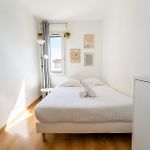 Appartement 2 Pieces En Etage Eleve, Centre-Ville Au Calme, Petite Vue Mer