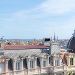 Appartement 2 Pieces En Etage Eleve, Centre-Ville Au Calme, Petite Vue Mer
