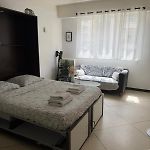 Studio Lumineux Avec Balcon A Nice