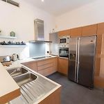 Superbe Appartement Avec Jardin Piscine, Garage