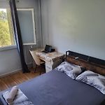 Private Room-3 In Hannana Apartment- 2 Min Walk To Tram 12 Min To Nice Train Station 15 Min To Massena Place