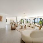 Panoramic-View Villa, 5 En-Suites, Pool, Sleeps 10