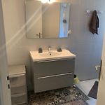 Room In A Private Home Only For Women Near Port