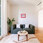 One-Bedroom Apartment In Carre D\'Or, 200M Beach