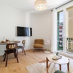 One-Bedroom Apartment In Carre D\'Or, 200M Beach