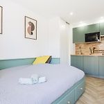 Perfectly Located Studio Between Sea And City Center