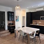 Appartement 3 Chambres, Piscine Privee Et Parking
