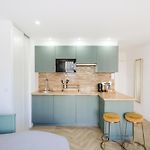 Perfectly Located Studio Between Sea And City Center