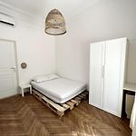 Urban Charm 6 People Near Dowtown With Air Conditioning & Netflix
