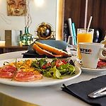 Studio Apartment On The Massena! Free Breakfast